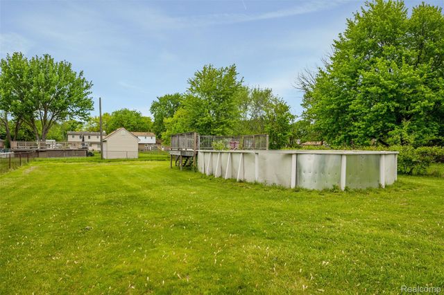8181 Vermont Avenue, Warren, MI 48093