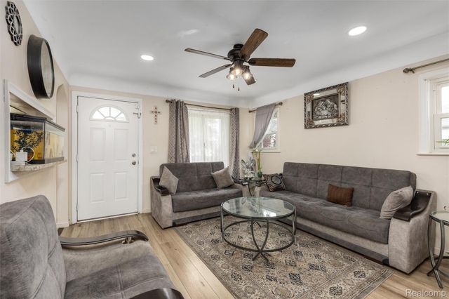 8181 Vermont Avenue, Warren, MI 48093
