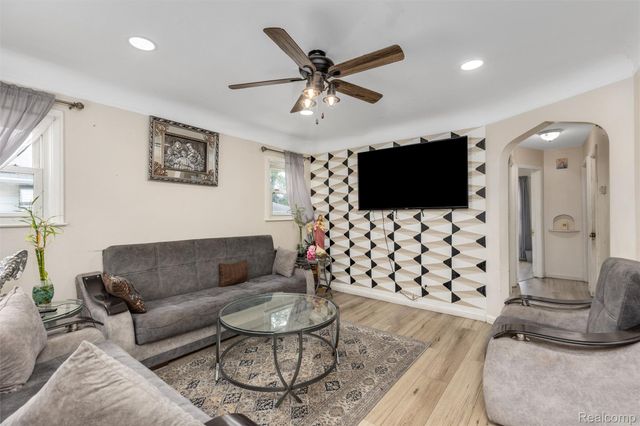 8181 Vermont Avenue, Warren, MI 48093