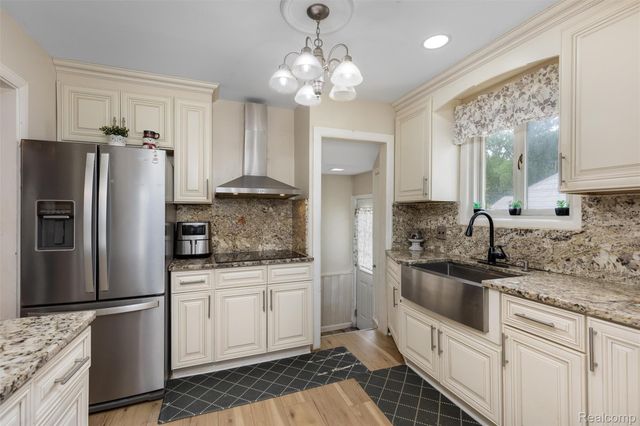 8181 Vermont Avenue, Warren, MI 48093