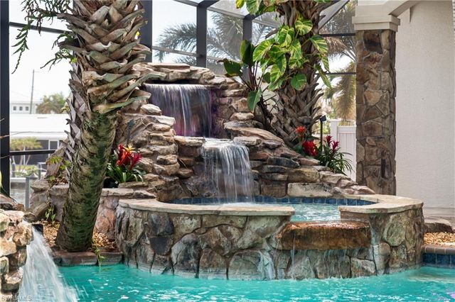 391 Palermo CIR, Fort Myers Beach, FL 33931