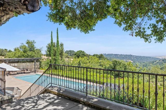 7 Redberry, Portola Valley, CA 94028
