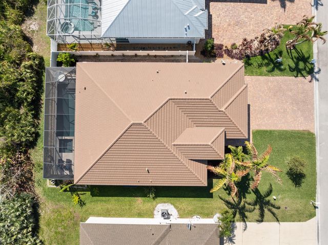 445 NW Sunflower Place, Jensen Beach, FL 34957