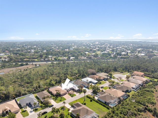 445 NW Sunflower Place, Jensen Beach, FL 34957