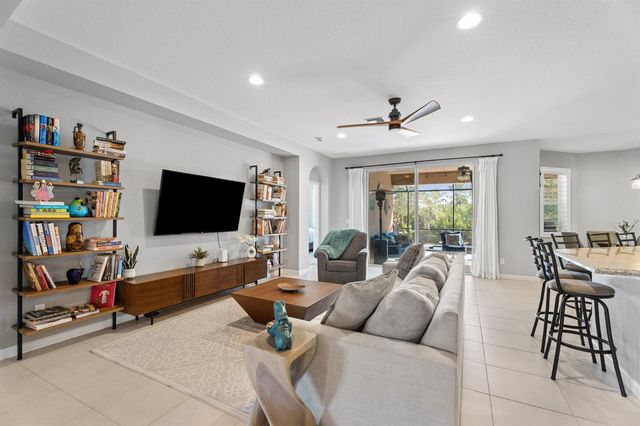 445 NW Sunflower Place, Jensen Beach, FL 34957