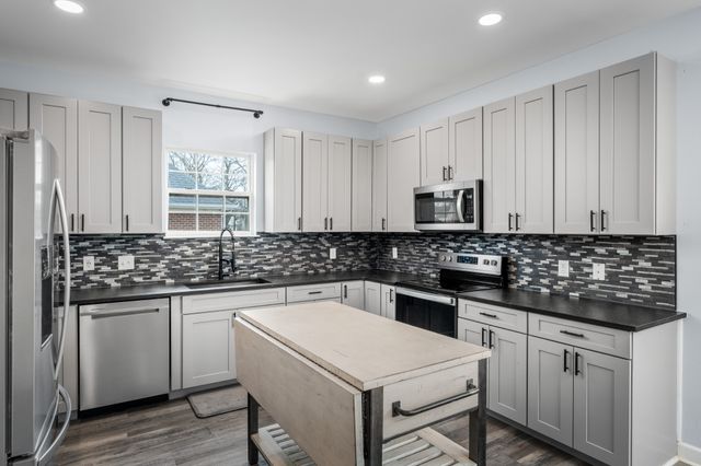 102 Clairmonte Ln, Hendersonville, TN 37075