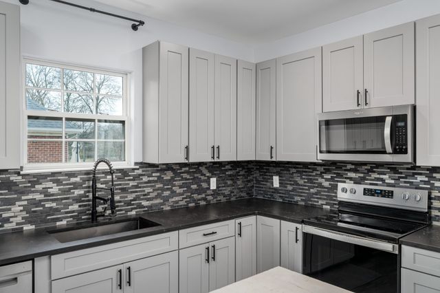 102 Clairmonte Ln, Hendersonville, TN 37075