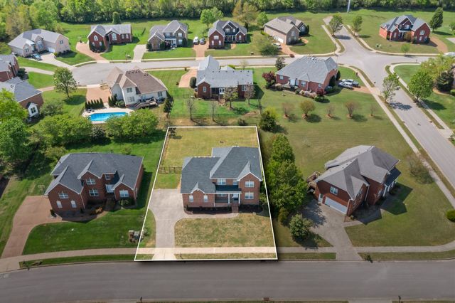 102 Clairmonte Ln, Hendersonville, TN 37075