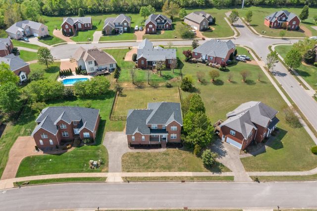 102 Clairmonte Ln, Hendersonville, TN 37075