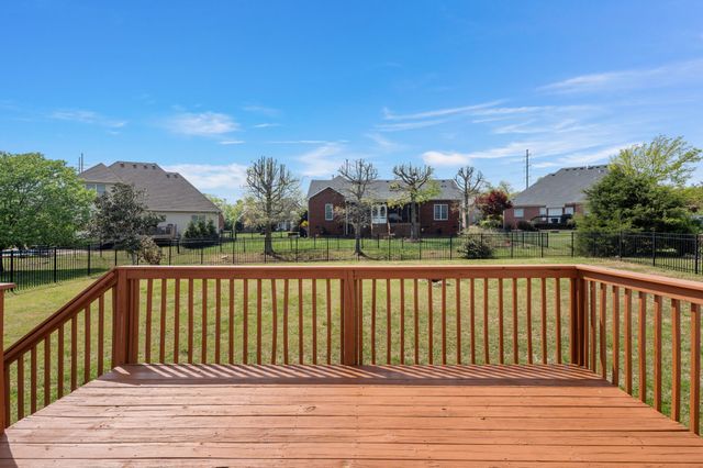 102 Clairmonte Ln, Hendersonville, TN 37075