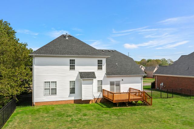 102 Clairmonte Ln, Hendersonville, TN 37075