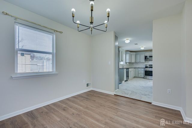 17 Idlewild Road, Edison, NJ 08817