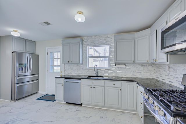 17 Idlewild Road, Edison, NJ 08817