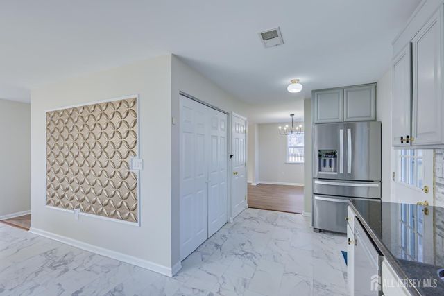 17 Idlewild Road, Edison, NJ 08817