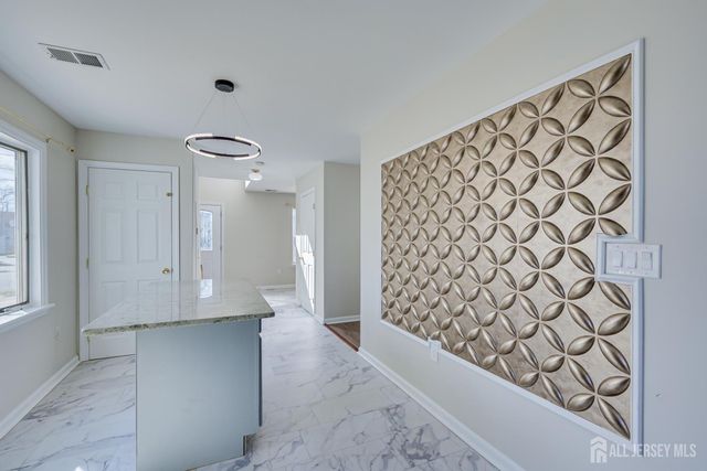 17 Idlewild Road, Edison, NJ 08817