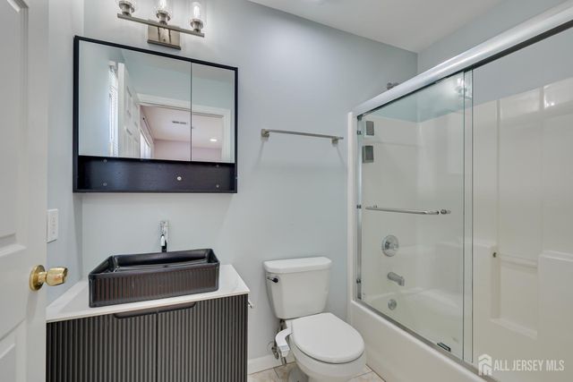 17 Idlewild Road, Edison, NJ 08817