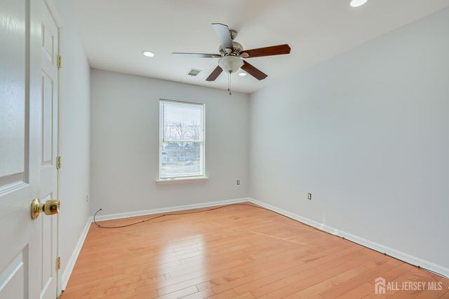 17 Idlewild Road, Edison, NJ 08817