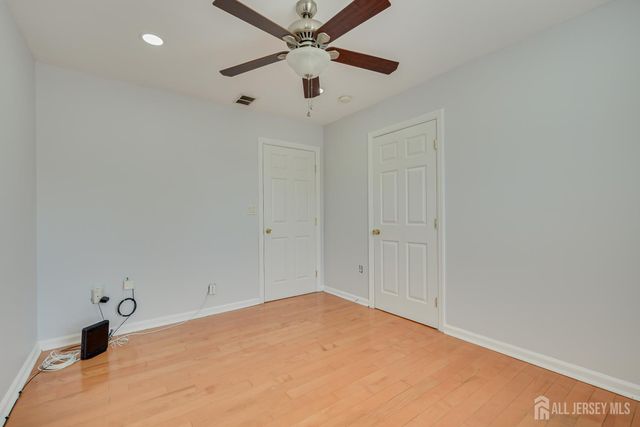 17 Idlewild Road, Edison, NJ 08817