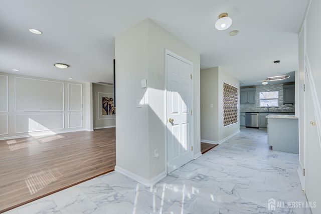 17 Idlewild Road, Edison, NJ 08817