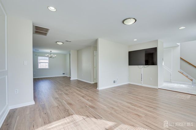 17 Idlewild Road, Edison, NJ 08817