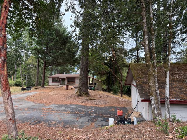 9819 Dyerville Loop Road, Myers Flat, CA 95554
