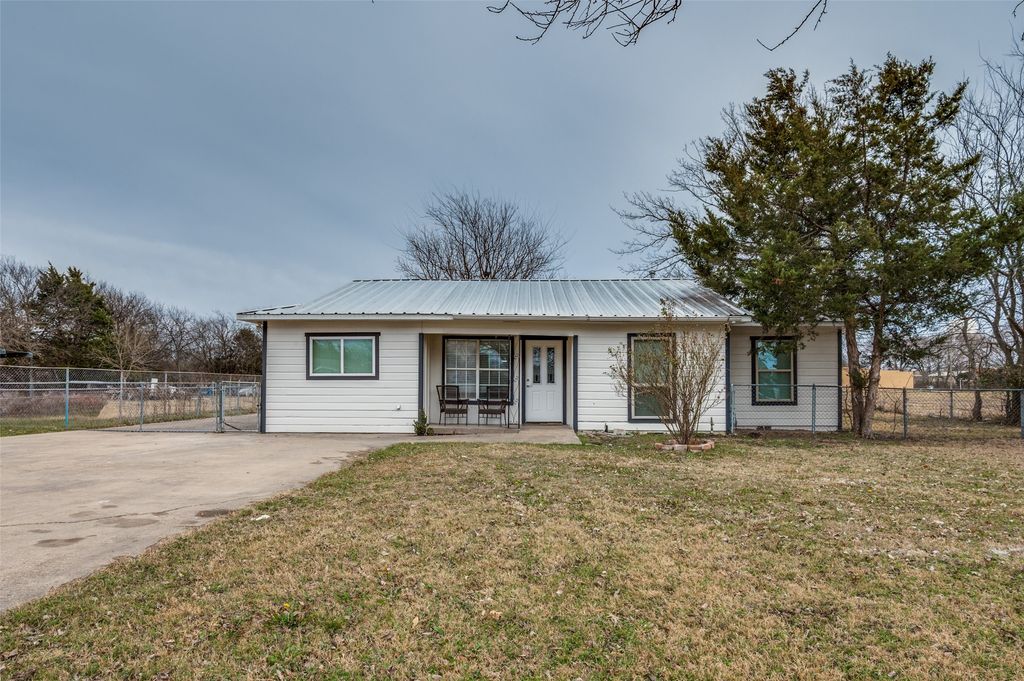 1326 Johns Avenue, Lancaster, TX 75134