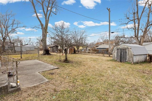 1018 N Sycamore Street, Ottawa, KS 66067