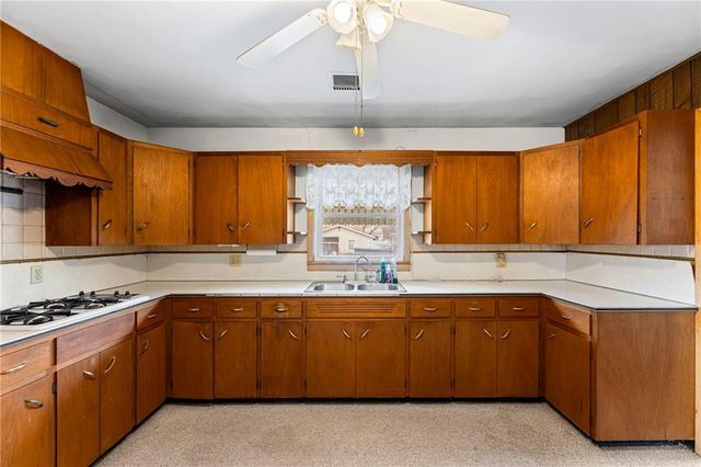 1018 N Sycamore Street, Ottawa, KS 66067