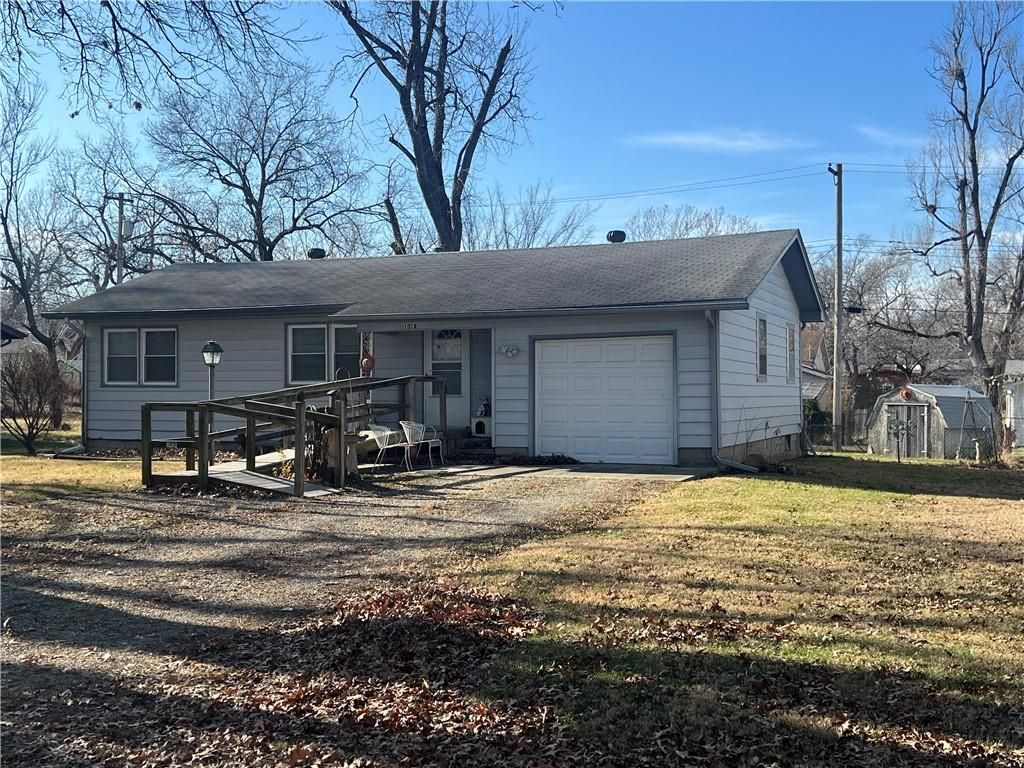 1018 N Sycamore Street, Ottawa, KS 66067