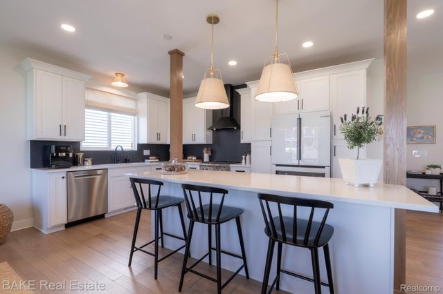 205 Mountain View Lane, Milford Village, MI 48381