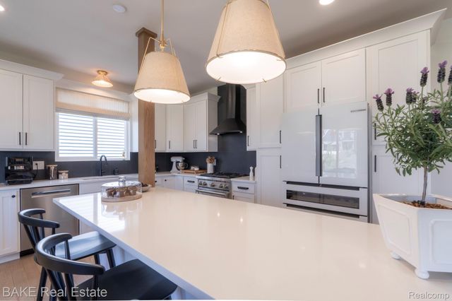 205 Mountain View Lane, Milford Village, MI 48381