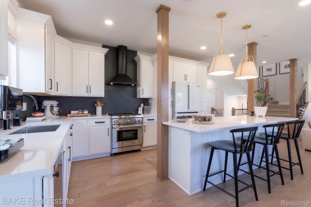 205 Mountain View Lane, Milford Village, MI 48381