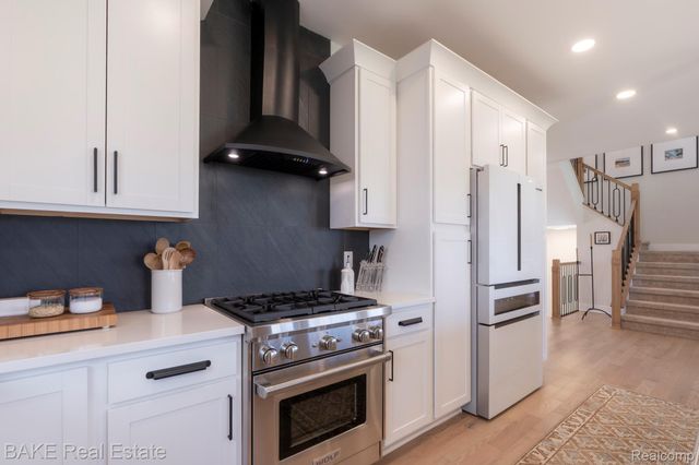 205 Mountain View Lane, Milford Village, MI 48381