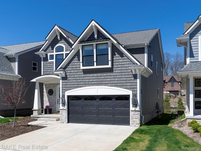 205 Mountain View Lane, Milford Village, MI 48381
