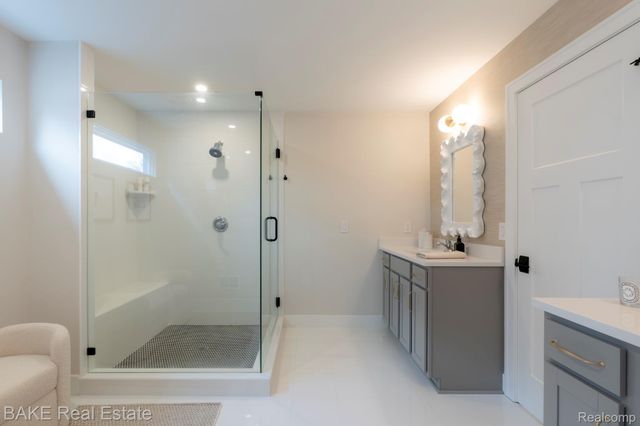 205 Mountain View Lane, Milford Village, MI 48381