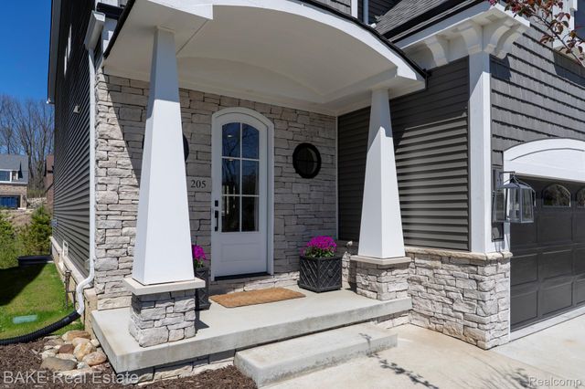 205 Mountain View Lane, Milford Village, MI 48381