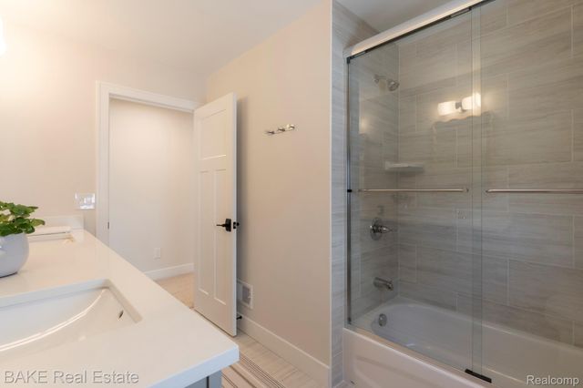 205 Mountain View Lane, Milford Village, MI 48381