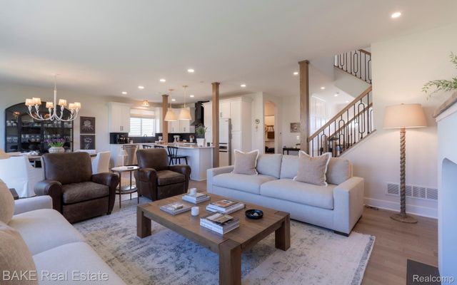205 Mountain View Lane, Milford Village, MI 48381