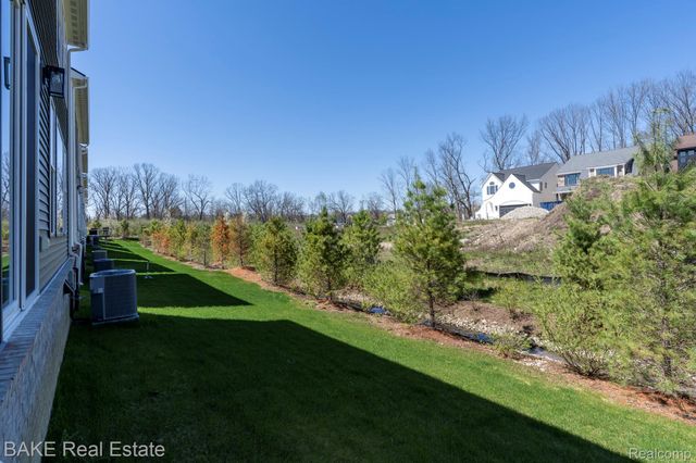 205 Mountain View Lane, Milford Village, MI 48381