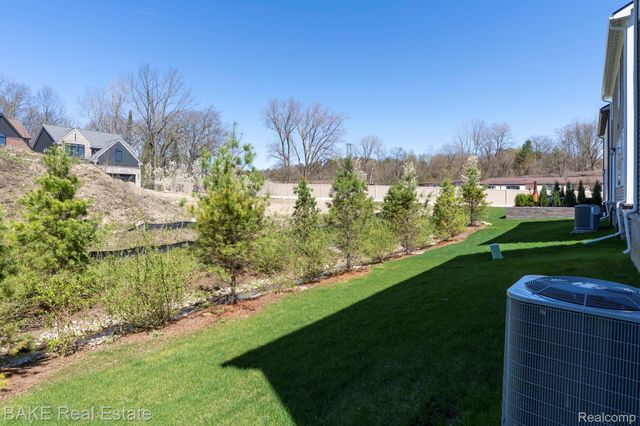 205 Mountain View Lane, Milford Village, MI 48381