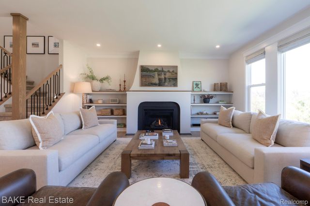 205 Mountain View Lane, Milford Village, MI 48381