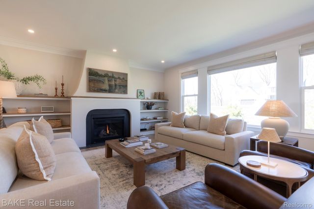 205 Mountain View Lane, Milford Village, MI 48381