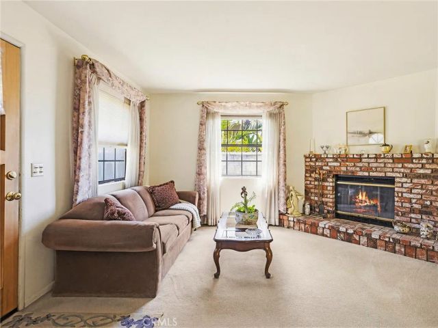 921 E Elmwood Avenue, Burbank, CA 91501
