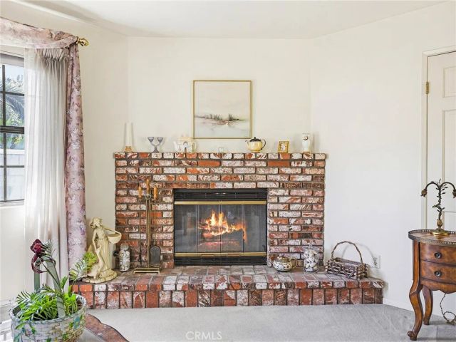 921 E Elmwood Avenue, Burbank, CA 91501