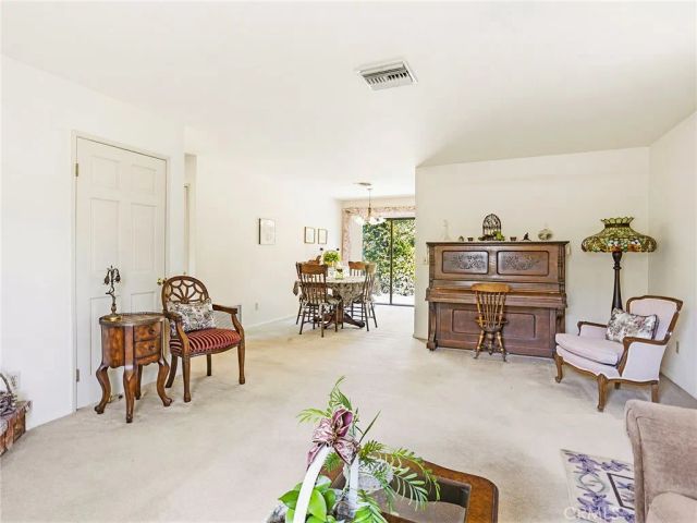 921 E Elmwood Avenue, Burbank, CA 91501