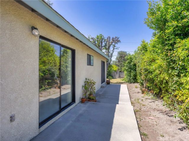 921 E Elmwood Avenue, Burbank, CA 91501
