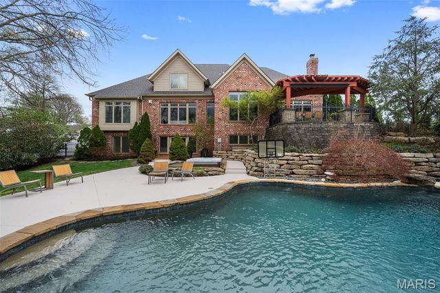 511 S Warson Road, Ladue, MO 63124