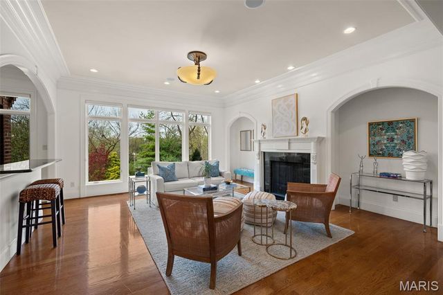 511 S Warson Road, Ladue, MO 63124