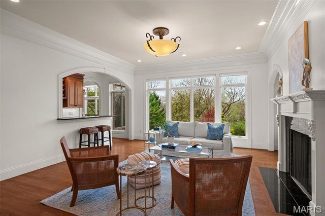 511 S Warson Road, Ladue, MO 63124