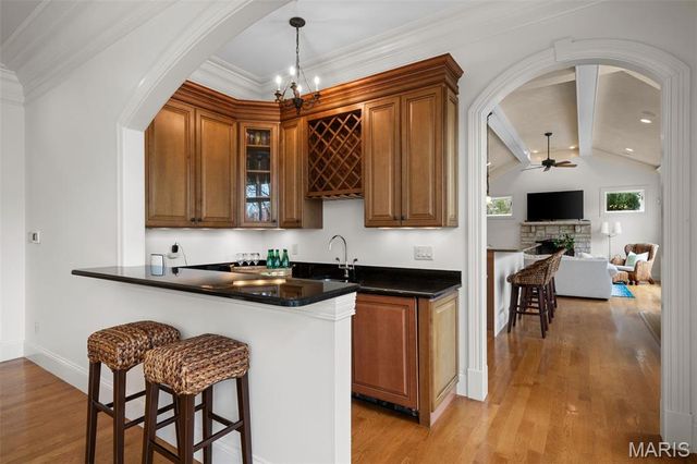 511 S Warson Road, Ladue, MO 63124